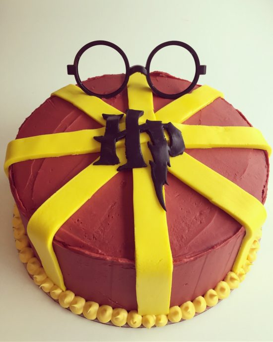 40 The Magical Harry Potter Cake Ideas : Two Layer Vanilla Pink Cake-hdcinema.vn